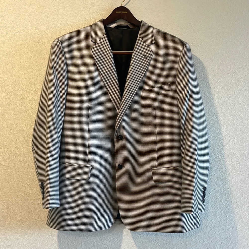 Men’s houndstooth blazer.